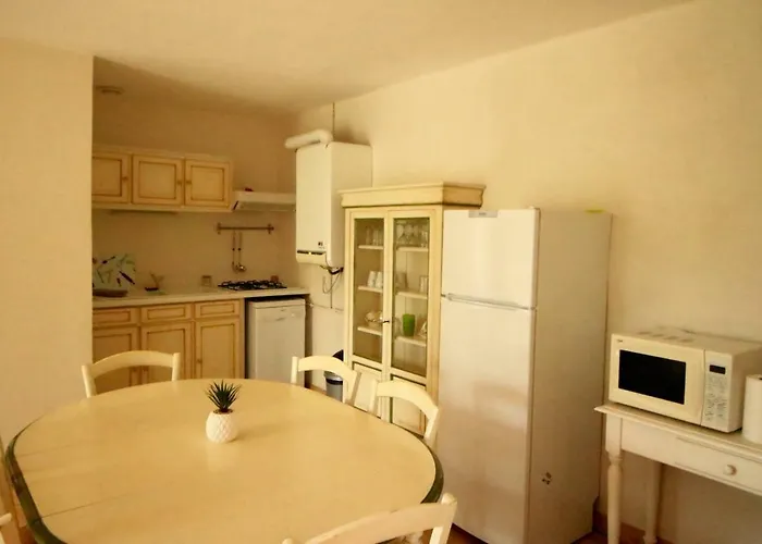 Nyaraló Lou Peyrol Urval