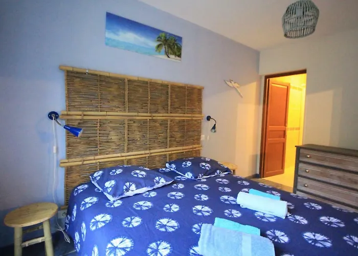 Nyaraló Lou Peyrol Urval