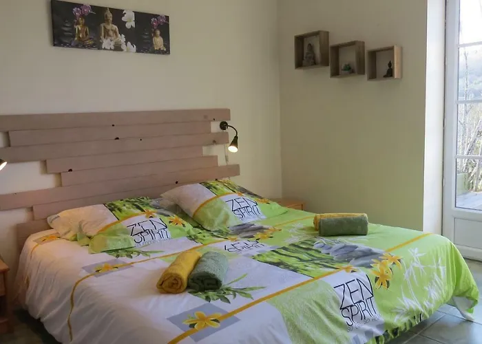 Nyaraló Lou Peyrol Urval